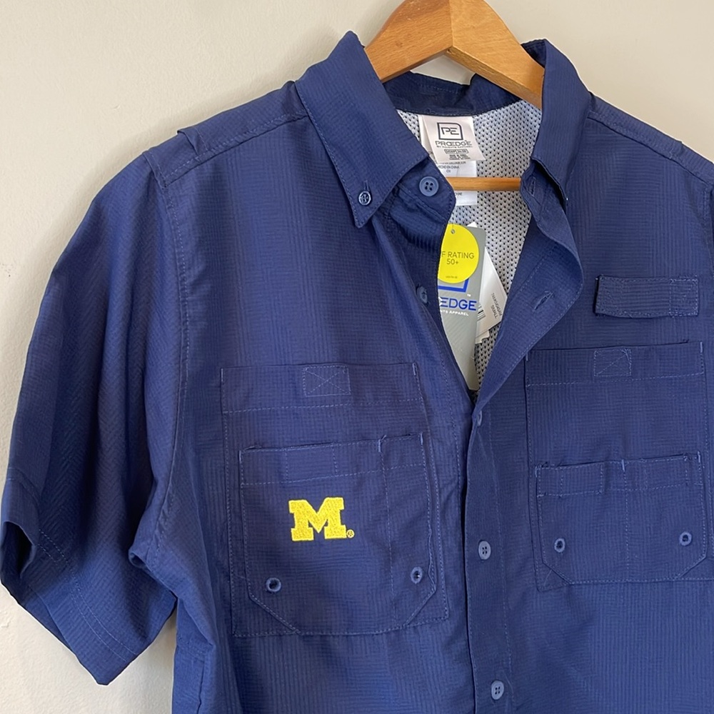 NWT Pro Edge Michigan, Men’s Small Short-Sleeve Button-Down Shirt